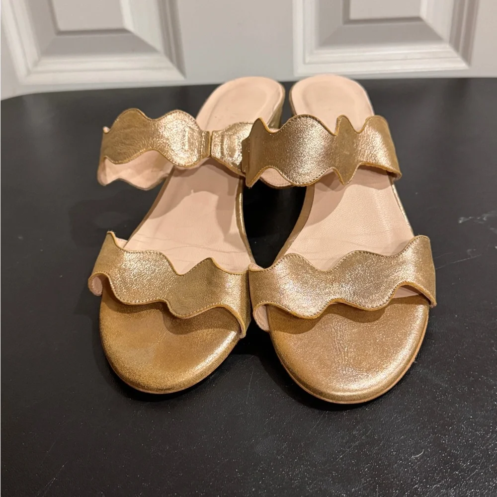 Patricia Green gold scalloped palm beach sandal with Block Heel size 8